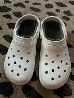 CROCS mens White Clogs with Gray Lining
